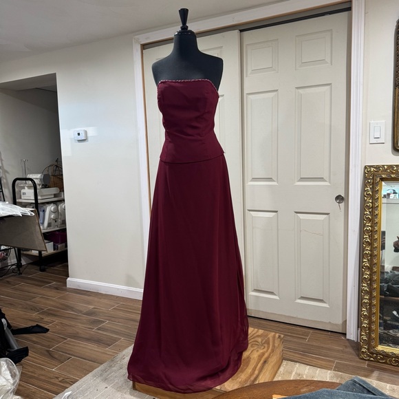 Strapless Burgundy Gown by Jordan - www.rajagirimanappuram.com Strapless Burgundy Gown by Jordan - www.rajagirimanappuram.com